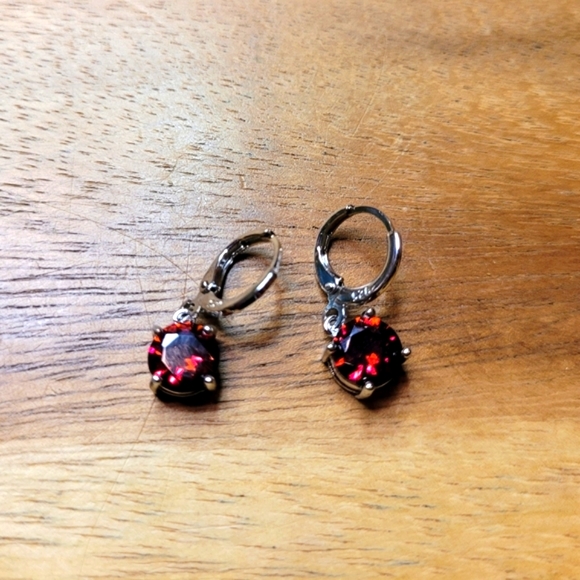 Beautiful ruby red color cubic zirconia 925 silver earrings. Brand new. - Picture 3 of 5